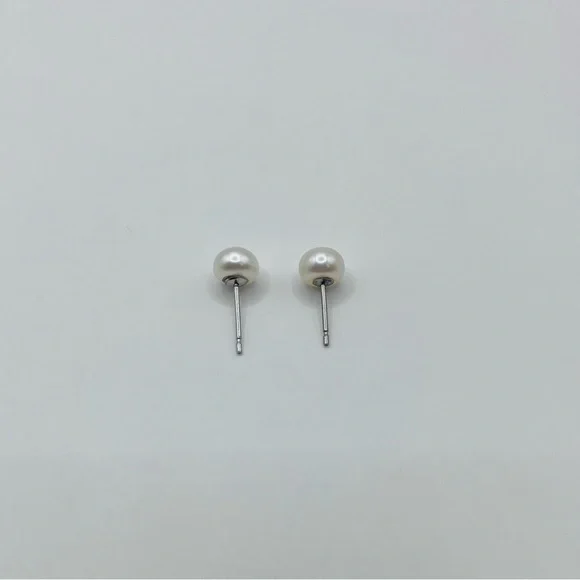 South Sea Pearl Button Earrings - Picture 4 of 4